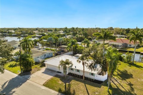 House in Bradenton, Florida 4 bedrooms, 170.2 sq.m. № 2106183 - photo 3