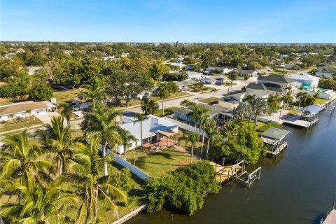 House in Bradenton, Florida 4 bedrooms, 170.2 sq.m. № 2106183 - photo 2