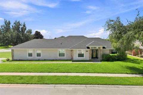 House in Auburndale, Florida 3 bedrooms, 169.27 sq.m. № 2359186