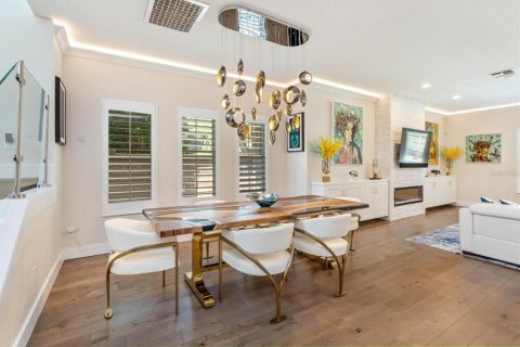 House in Winter Park, Florida 4 bedrooms, 297.66 sq.m. № 1681235 - photo 5