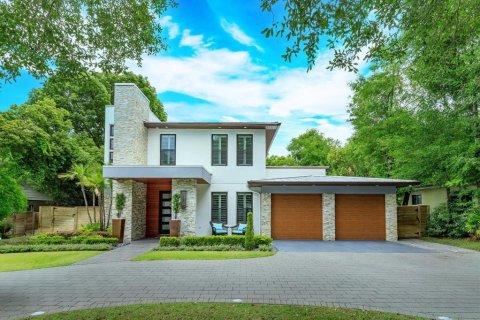 House in Winter Park, Florida 4 bedrooms, 297.66 sq.m. № 1681235 - photo 1