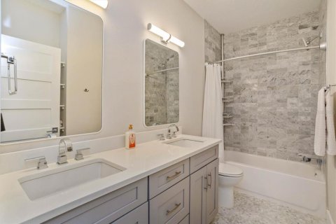 House in Winter Park, Florida 4 bedrooms, 297.66 sq.m. № 1681235 - photo 25