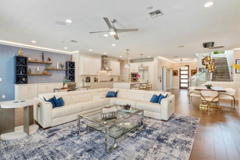 House in Winter Park, Florida 4 bedrooms, 297.66 sq.m. № 1681235 - photo 14
