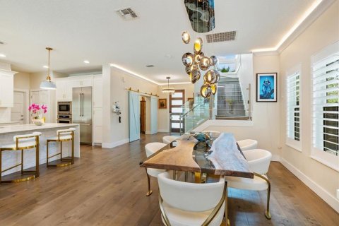 House in Winter Park, Florida 4 bedrooms, 297.66 sq.m. № 1681235 - photo 7