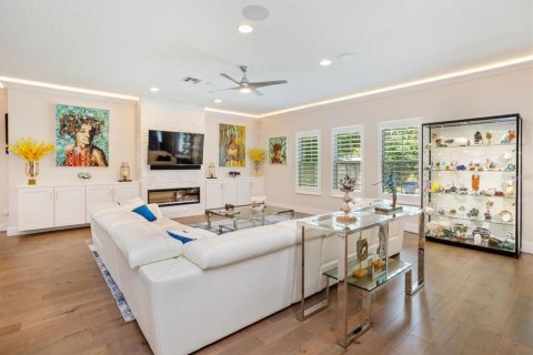 House in Winter Park, Florida 4 bedrooms, 297.66 sq.m. № 1681235 - photo 13