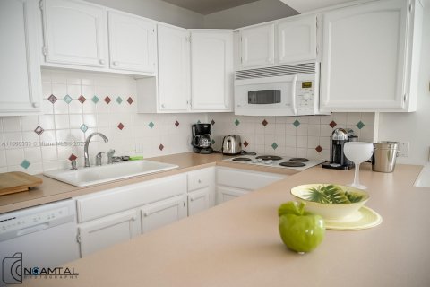 Condominio en venta en Miami Beach, Florida, 1 dormitorio, 62.71 m2 № 1713646 - foto 5