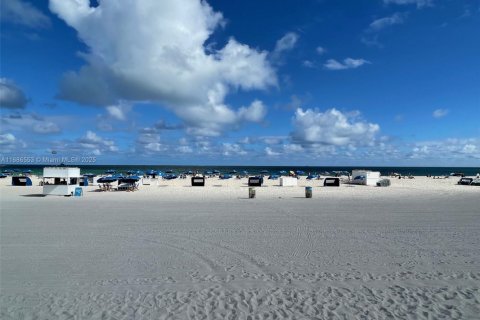 Condominio en venta en Miami Beach, Florida, 1 dormitorio, 62.71 m2 № 1713646 - foto 1