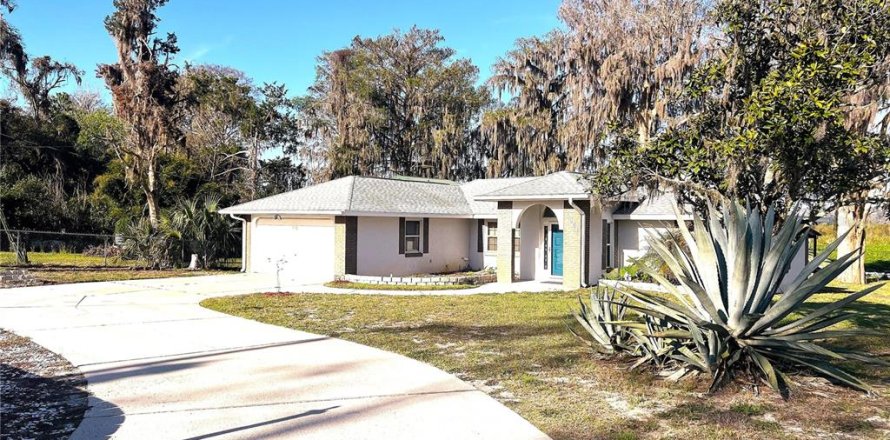 House in Crystal River, Florida 3 bedrooms, 132.2 sq.m. № 1733624