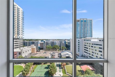 Condo in Tampa, Florida, 1 bedroom  № 1908284 - photo 8