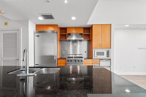 Condo in Tampa, Florida, 1 bedroom  № 1908284 - photo 4