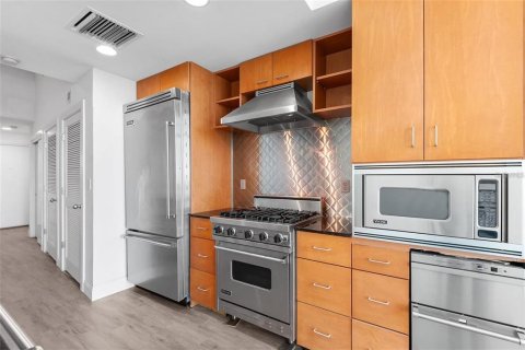 Condo in Tampa, Florida, 1 bedroom  № 1908284 - photo 6