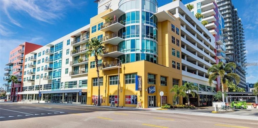 Condominio en Tampa, Florida, 1 dormitorio № 1908284