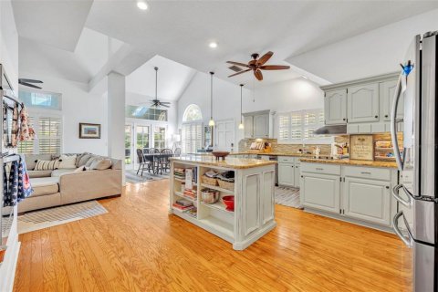 House in Oviedo, Florida 4 bedrooms, 345.5 sq.m. № 1837641 - photo 11