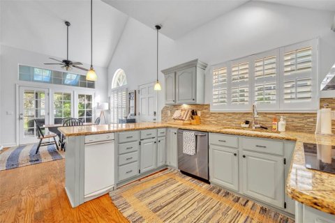 House in Oviedo, Florida 4 bedrooms, 345.5 sq.m. № 1837641 - photo 12