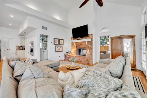 House in Oviedo, Florida 4 bedrooms, 345.5 sq.m. № 1837641 - photo 18