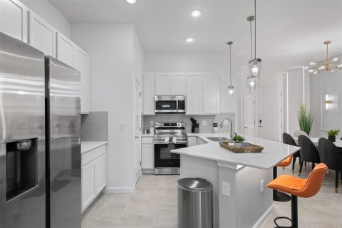 Touwnhouse à vendre à Orlando, Floride: 5 chambres, 178.19 m2 № 1904423 - photo 4