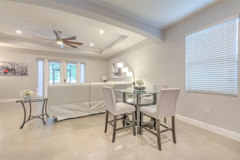 House in Brandon, Florida 3 bedrooms, 191.38 sq.m. № 2215437 - photo 9