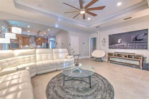 House in Brandon, Florida 3 bedrooms, 191.38 sq.m. № 2215437 - photo 10
