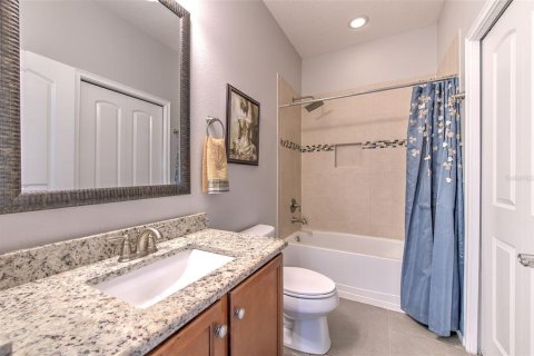 House in Brandon, Florida 3 bedrooms, 191.38 sq.m. № 2215437 - photo 20