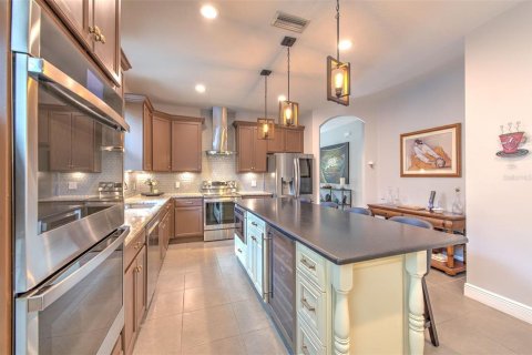 House in Brandon, Florida 3 bedrooms, 191.38 sq.m. № 2215437 - photo 8