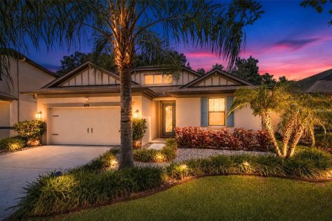 House in Brandon, Florida 3 bedrooms, 191.38 sq.m. № 2215437