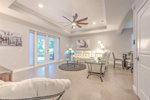 House in Brandon, Florida 3 bedrooms, 191.38 sq.m. № 2215437 - photo 12
