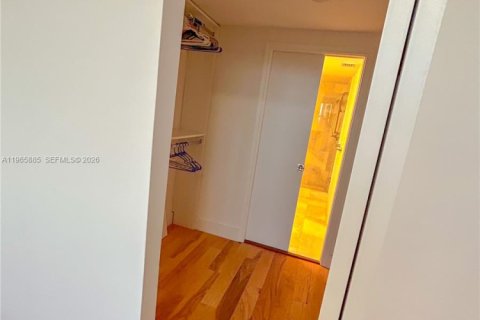 Снять в аренду кондоминиум в Авентура, Флорида 2 спальни, 115.66м2, № 2027487 - фото 12