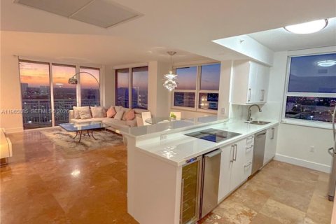 Снять в аренду кондоминиум в Авентура, Флорида 2 спальни, 115.66м2, № 2027487 - фото 2