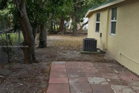 Villa ou maison à louer à Pompano Beach, Floride: 3 chambres, 87.33 m2 № 1930247 - photo 6