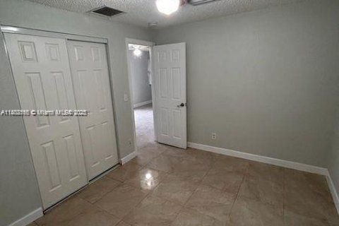 Villa ou maison à louer à Pompano Beach, Floride: 3 chambres, 87.33 m2 № 1930247 - photo 3
