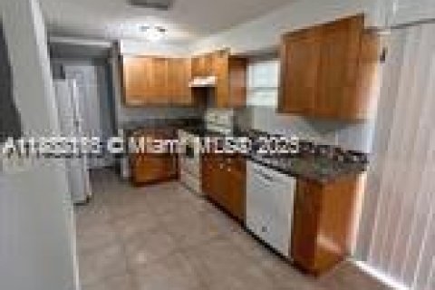 Villa ou maison à louer à Pompano Beach, Floride: 3 chambres, 87.33 m2 № 1930247 - photo 2