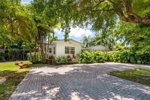 House in Coral Gables, Florida 3 bedrooms, 223.62 sq.m. № 2177262 - photo 6