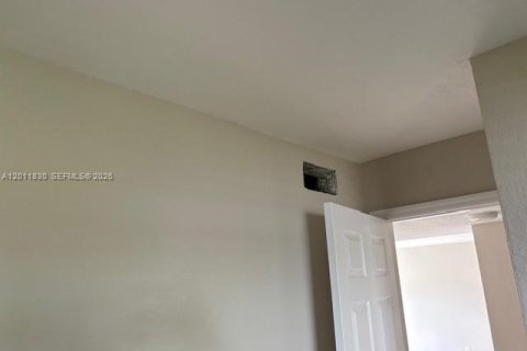 Condo in Miami, Florida, 2 bedrooms № 2076135 - photo 14
