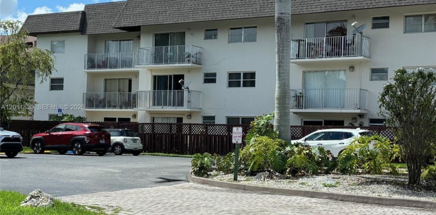 Condo in Miami, Florida, 2 bedrooms № 2076135