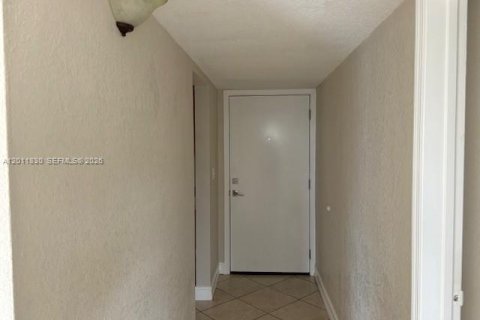 Condo in Miami, Florida, 2 bedrooms № 2076135 - photo 10