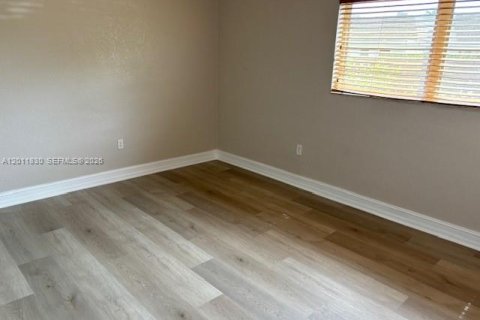 Condo in Miami, Florida, 2 bedrooms № 2076135 - photo 6