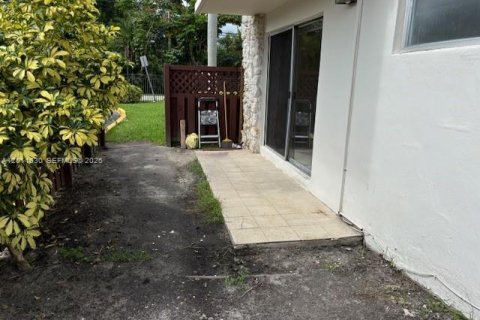 Condo in Miami, Florida, 2 bedrooms № 2076135 - photo 9