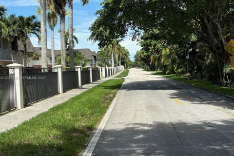 Condo in Miami, Florida, 2 bedrooms № 2076135 - photo 12