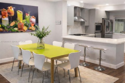 Casa en venta en Homestead, Florida, 4 dormitorios, 164.99 m2 № 2030830 - foto 3