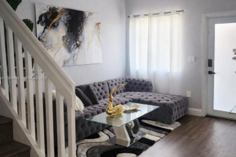 Casa en venta en Homestead, Florida, 4 dormitorios, 164.99 m2 № 2030830 - foto 4