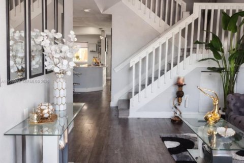 Casa en venta en Homestead, Florida, 4 dormitorios, 164.99 m2 № 2030830 - foto 1