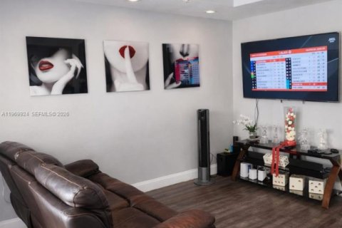 Casa en venta en Homestead, Florida, 4 dormitorios, 164.99 m2 № 2030830 - foto 5