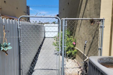 Купить виллу или дом в Хомстед, Флорида 4 спальни, 164.99м2, № 2030830 - фото 22