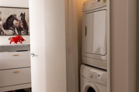 Купить кондоминиум в Майами, Флорида 1 спальня, 60.48м2, № 1958377 - фото 21