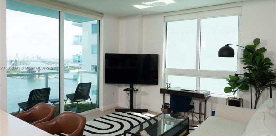 Кондоминиум с 1 спальней в Майами, Флорида № 1958377