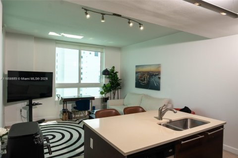 Купить кондоминиум в Майами, Флорида 1 спальня, 60.48м2, № 1958377 - фото 3