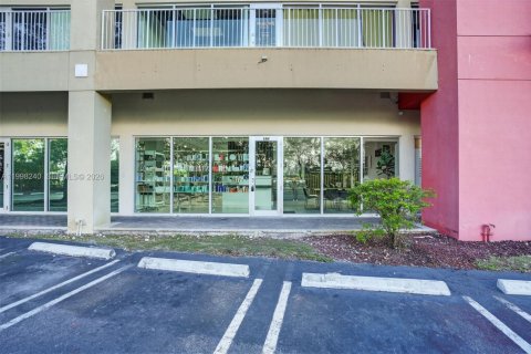 Commercial property in Hialeah, Florida № 2191761 - photo 15