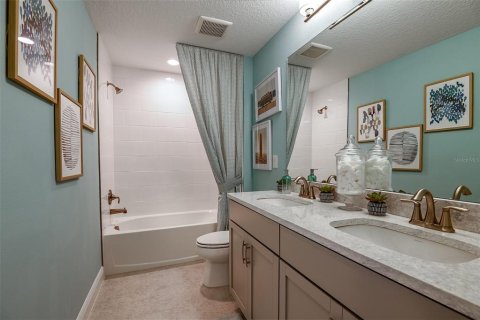 House in Parrish, Florida 5 bedrooms, 313.36 sq.m. № 1719416 - photo 20