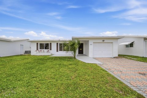 Villa ou maison à vendre à Pompano Beach, Floride: 2 chambres, 131.64 m2 № 2240355 - photo 2