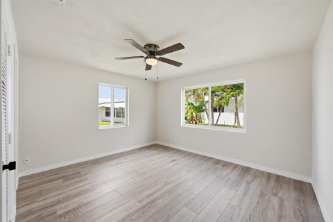Villa ou maison à vendre à Pompano Beach, Floride: 2 chambres, 131.64 m2 № 2240355 - photo 16